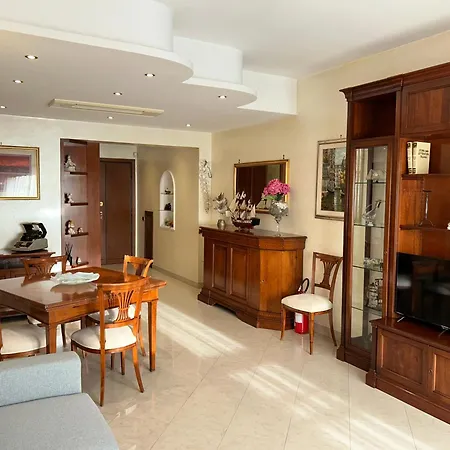 Casa Elegante Vicino Al Centro Di Apartamento